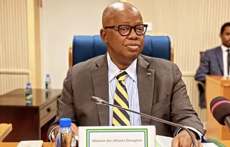وفاة وزير خارجية الغابون إثر نوبة قلبية خلال اجتماع حكومي